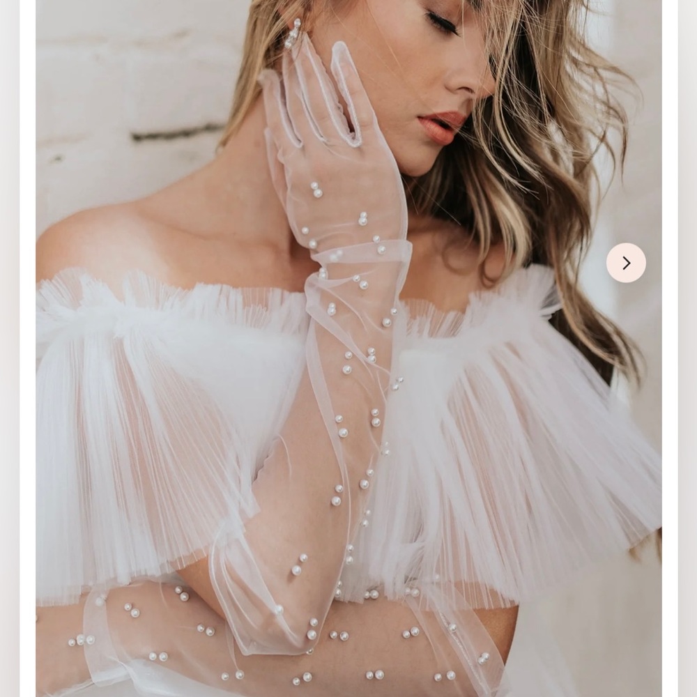 Untamed Petals “Palm Beach Gloves” Pearl Gloves - Wedding